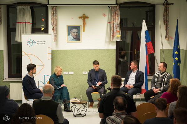 “Smo manjšina, ki s političnimi sredstvi v tej državi ne bo dosegla spremembe.”